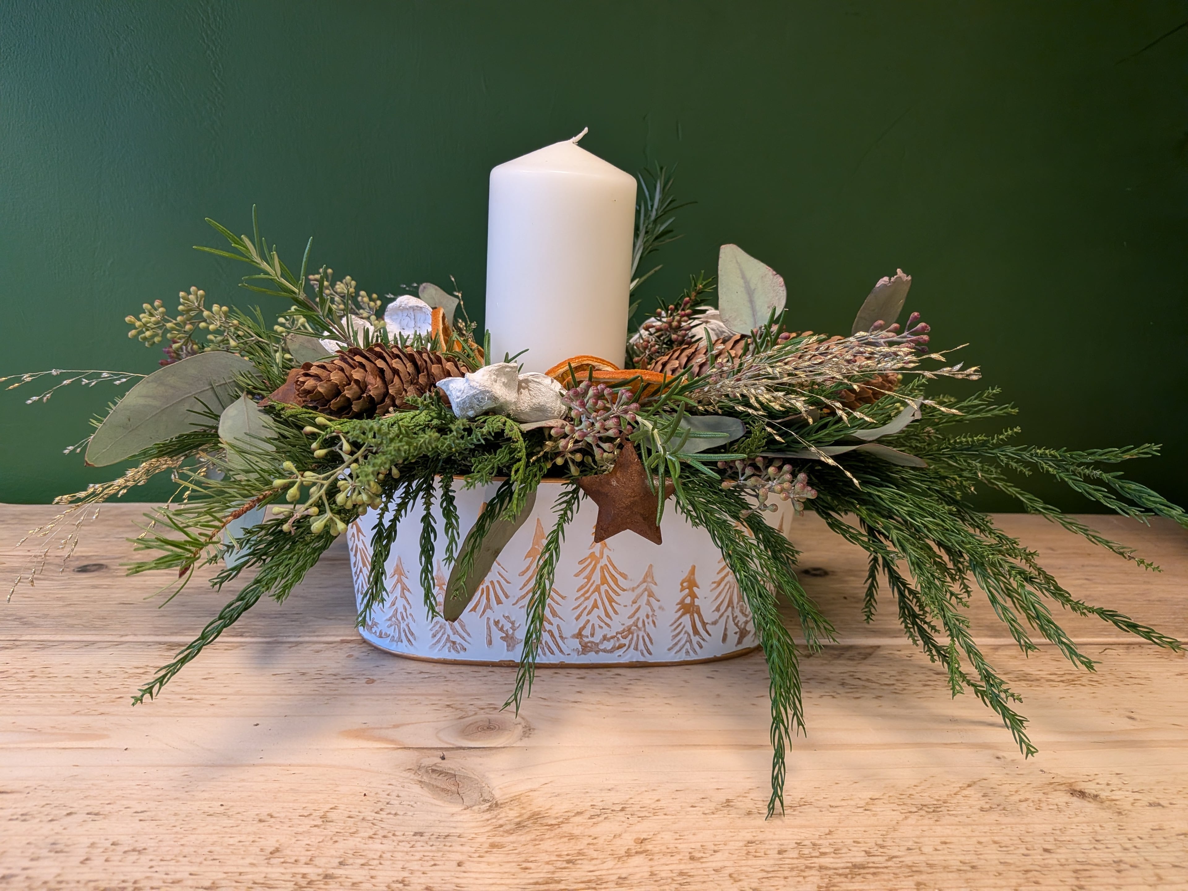 White and gold christmas arrangement